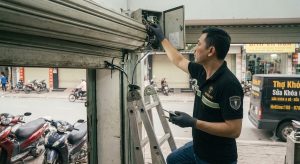 Dịch Vụ Sửa Khóa Cửa Cuốn Uy Tín, Giá Rẻ Tại Hà Nội – Thokhoa247.com