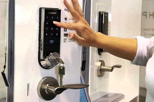 Ổ khóa cửa cơ khí bị kẹt cần kiểm tra khi chìa khó xoay